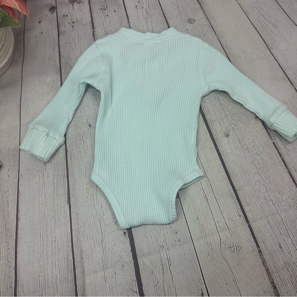 Mint Green Ribbed infant long sleeve henley One Piece unbranded sz 60 (3-6M) - Picture 4 of 4